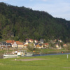 Der Dampfer "Kurort Rathen" vor den Sieben Brüderhäusern