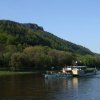 Einfach toll: In Königstein unter dem Lilienstein am Ufer sitzen